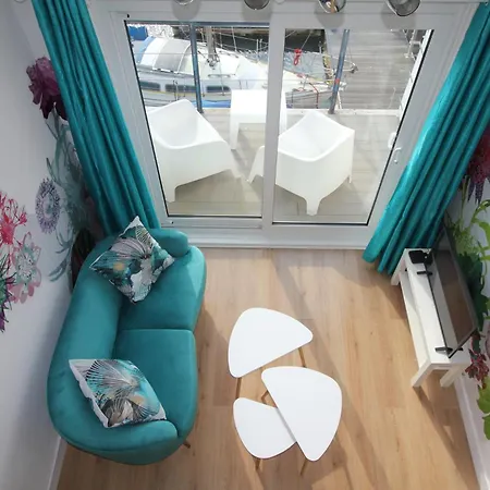 Chic Apartment In The Heart Of Brighton Marina Exterior photo