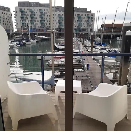 Chic Apartment In The Heart Of Brighton Marina Exterior photo