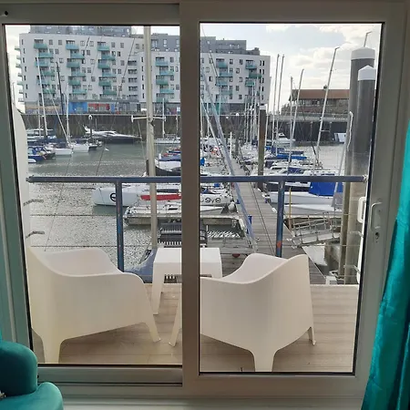 Chic Apartment In The Heart Of Brighton Marina Exterior photo
