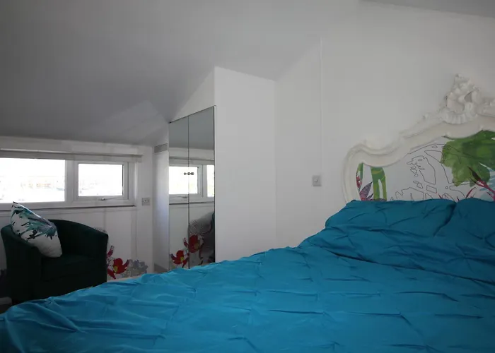 Chic Apartment In The Heart Of Brighton Marina
