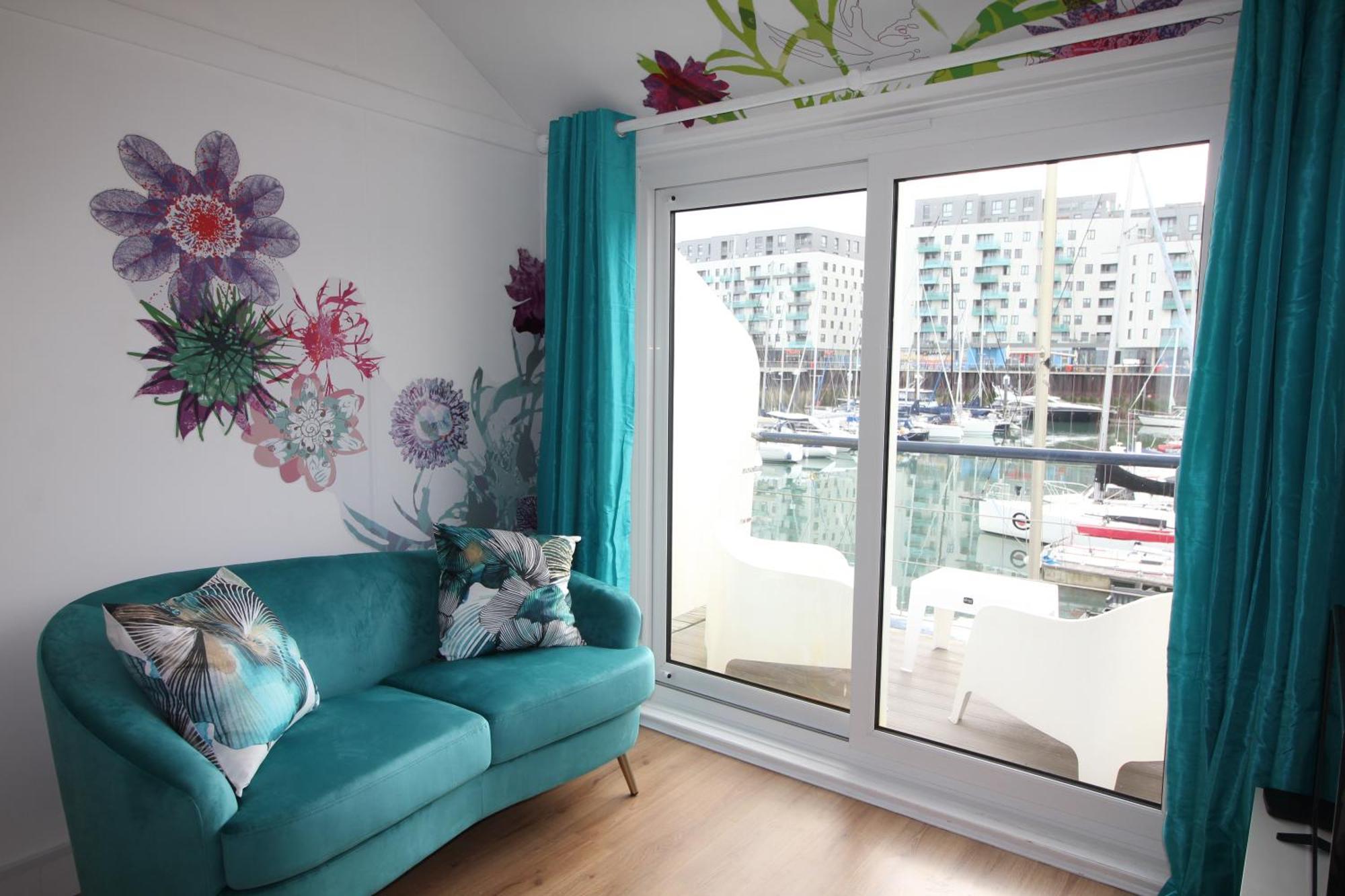Chic In The Heart Of Marina Brighton